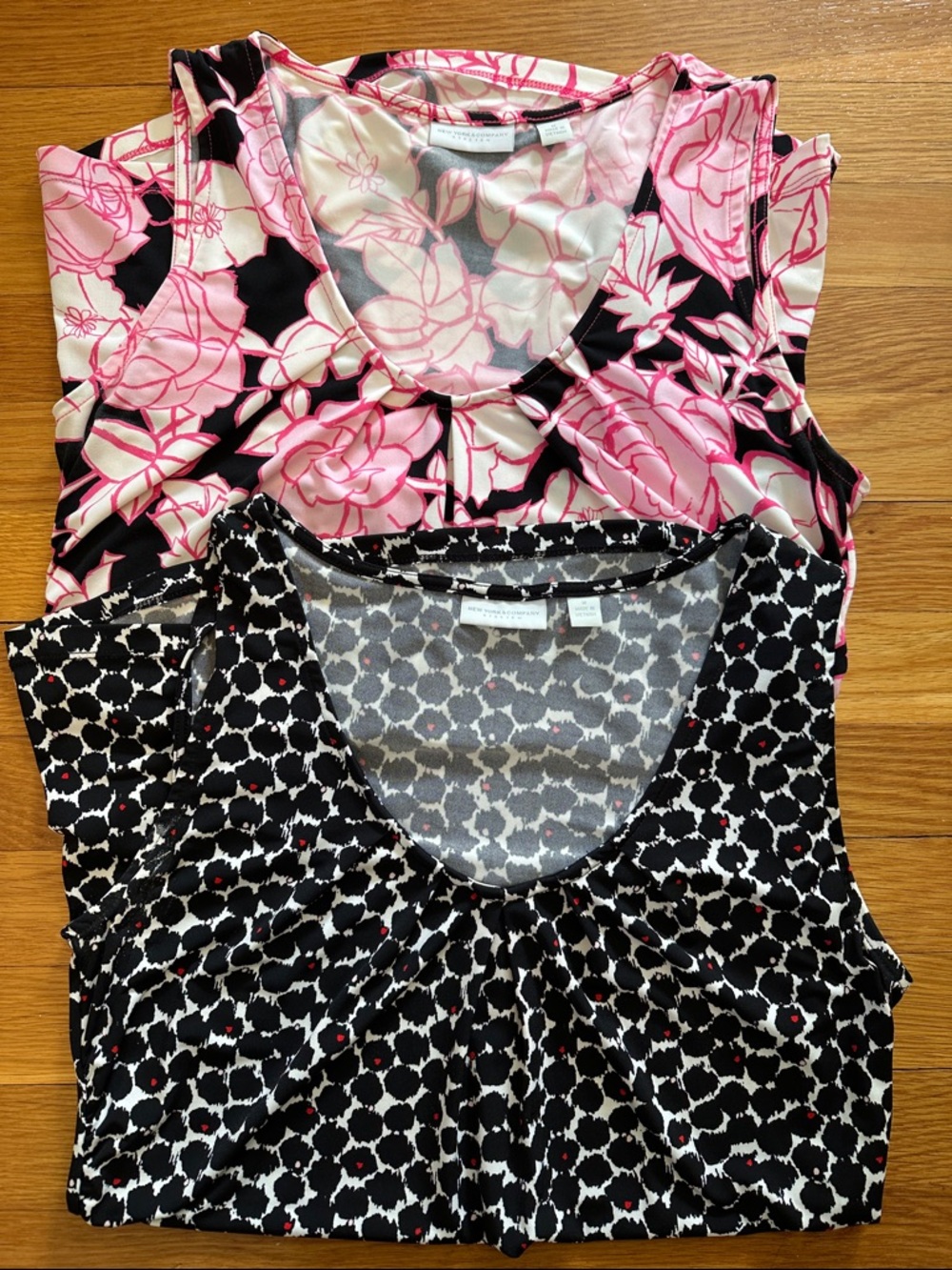 2 New York and Company Women's Sleeveless Tops, M